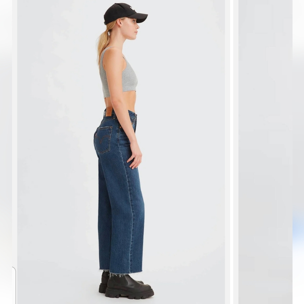 Levi's Women's Ribcage Straight Ankle Raw Hem Jeans (Size 28)